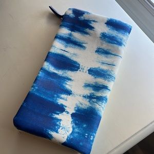 Blue and White Tie Die Fold-over Clutch